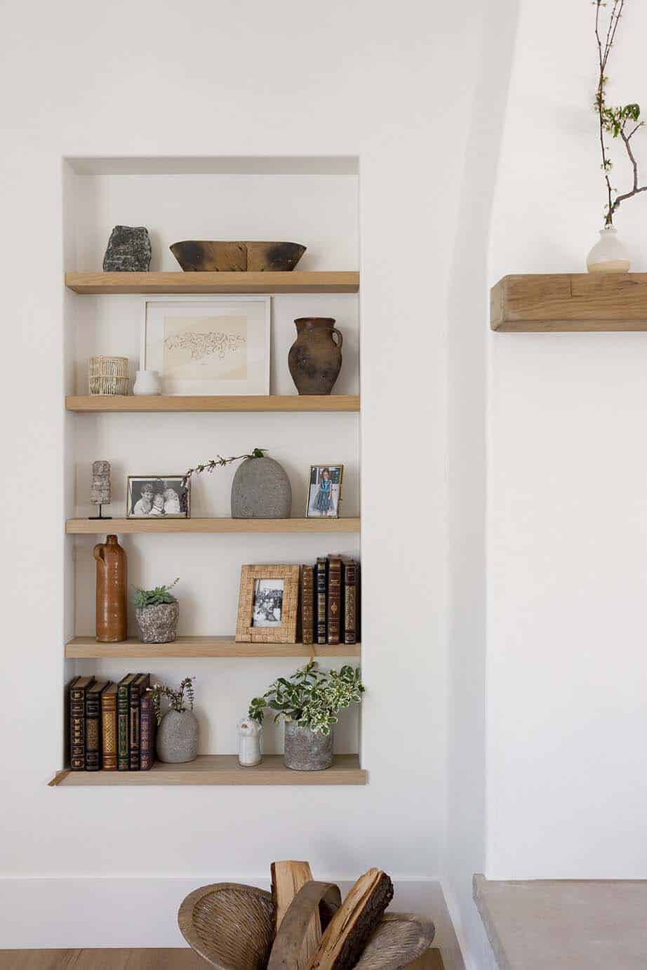 contemporary-living-room-open-shelf-detail