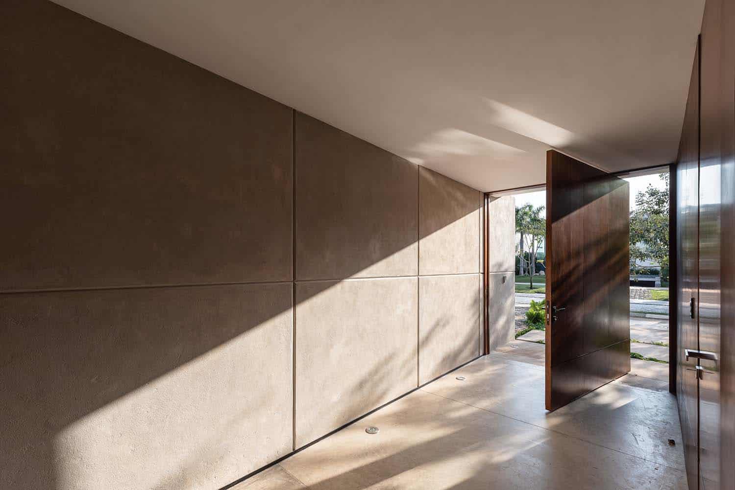 minimalist-house-entry