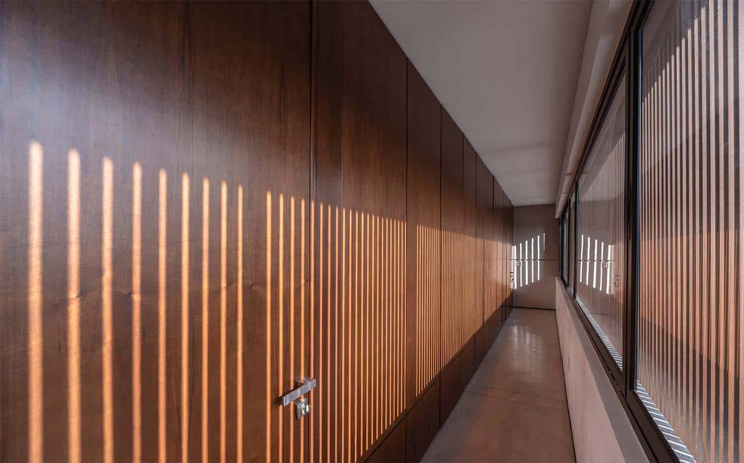 minimalist-hallway