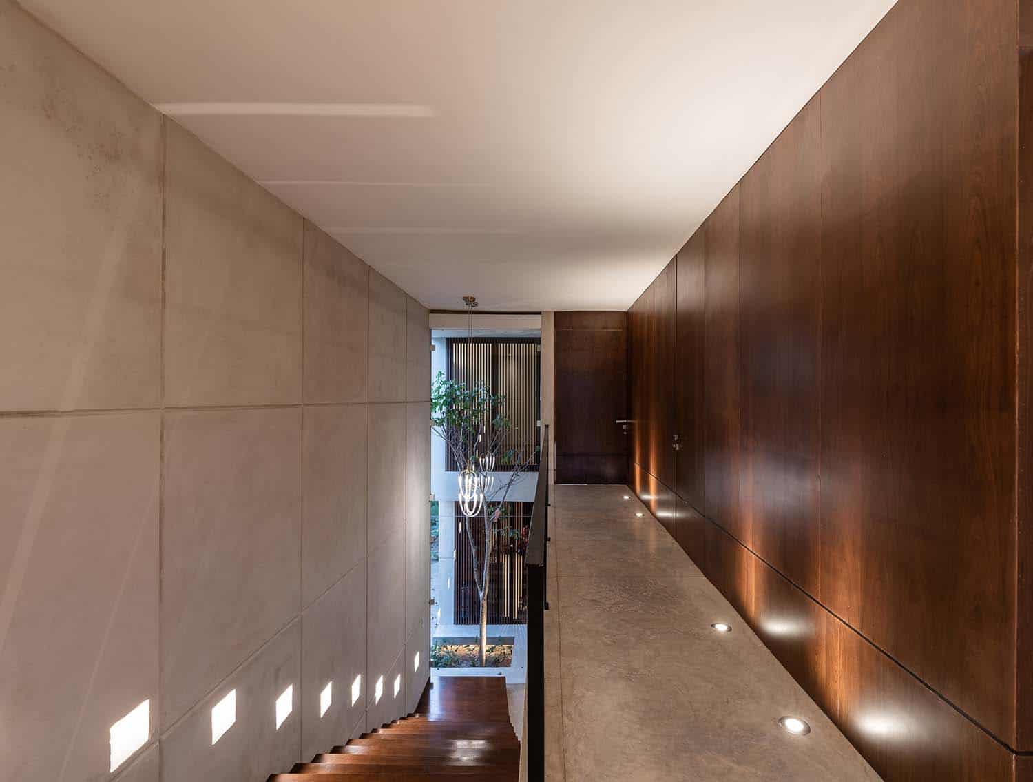 minimalist-upstairs-hallway