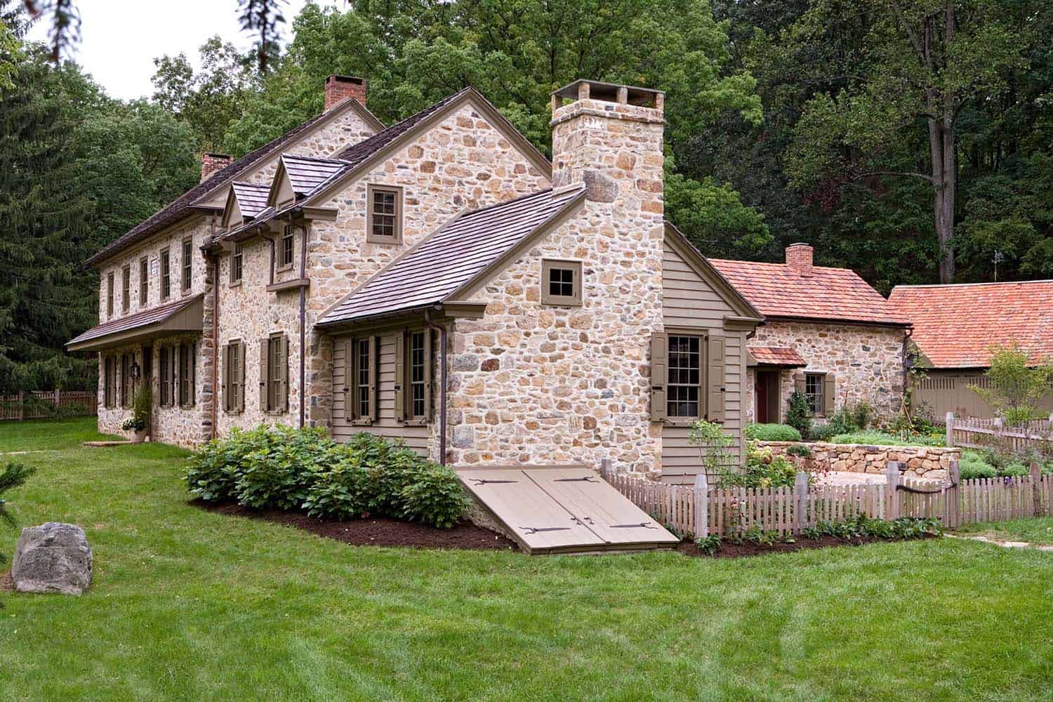 farmhouse-home-exterior