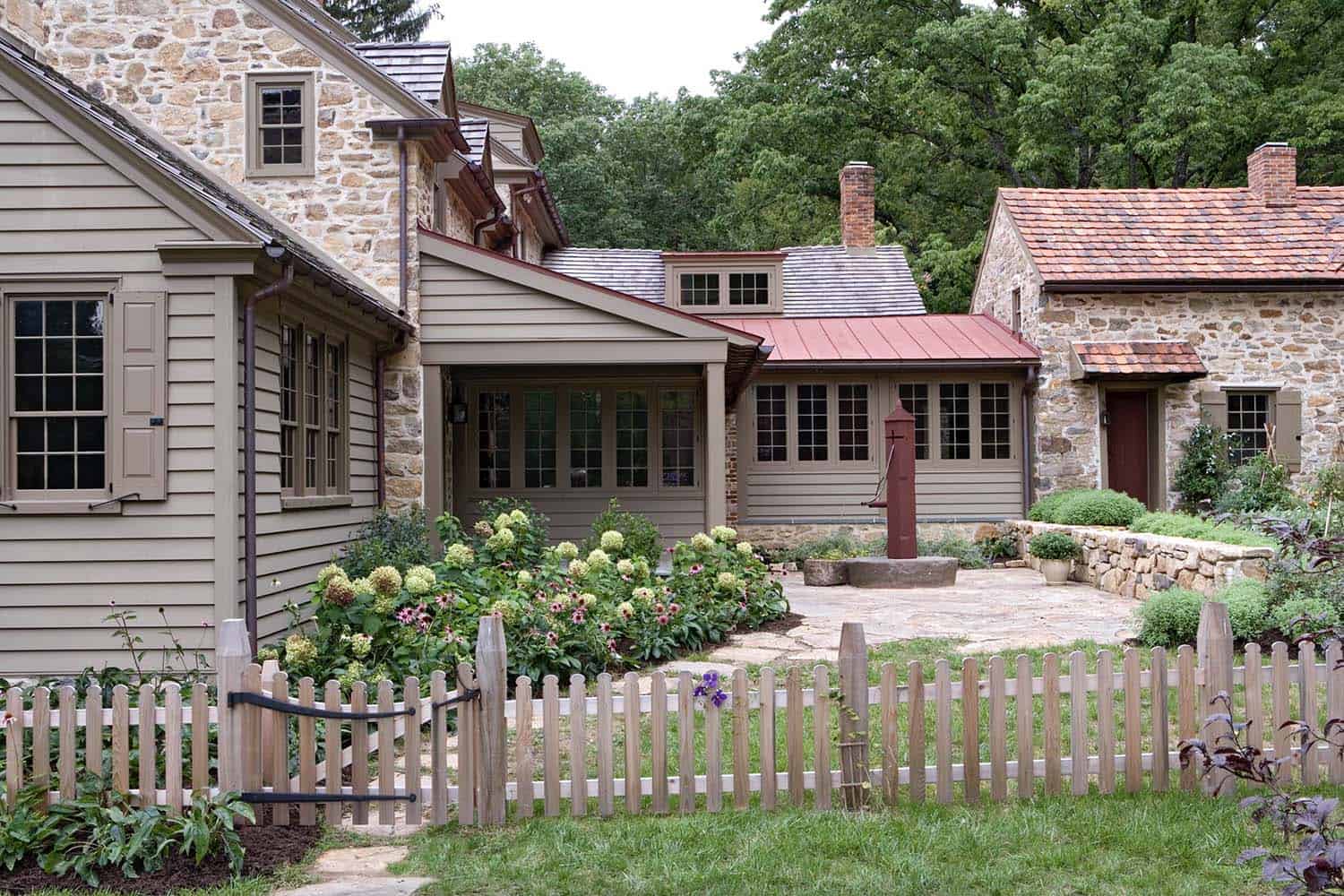 farmhouse-home-exterior