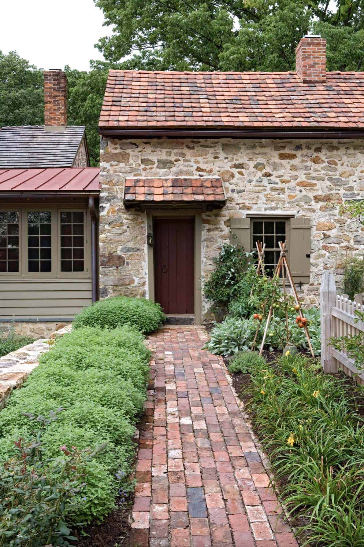 farmhouse-home-exterior-brick-pathway