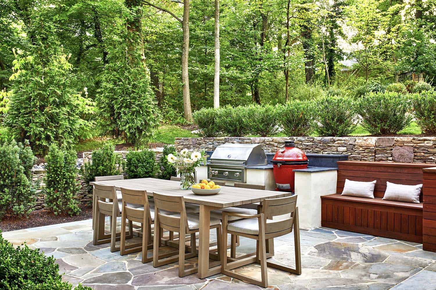 transitional-patio-with-alfresco-dining