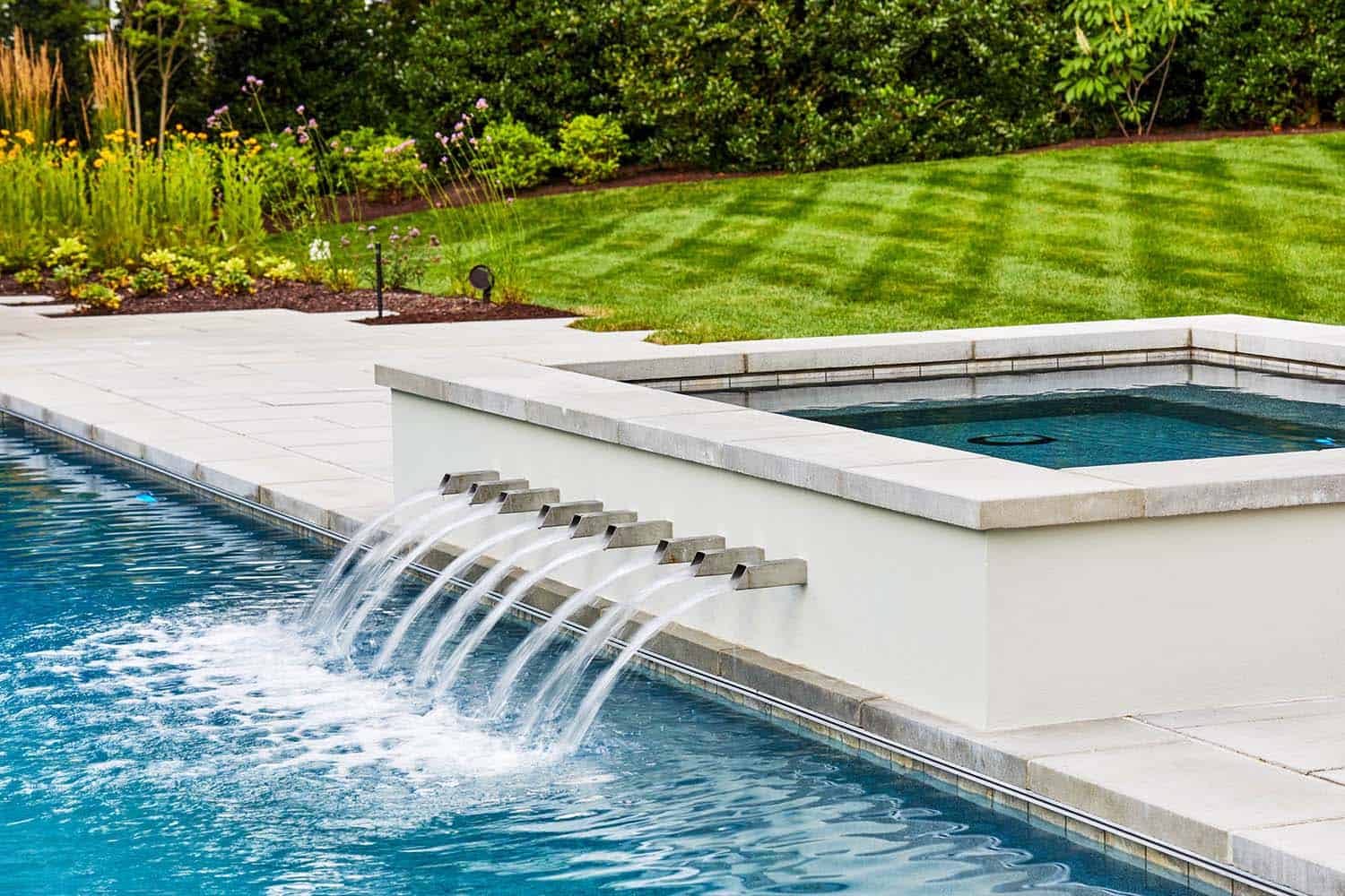 transitional-pool-water-feature