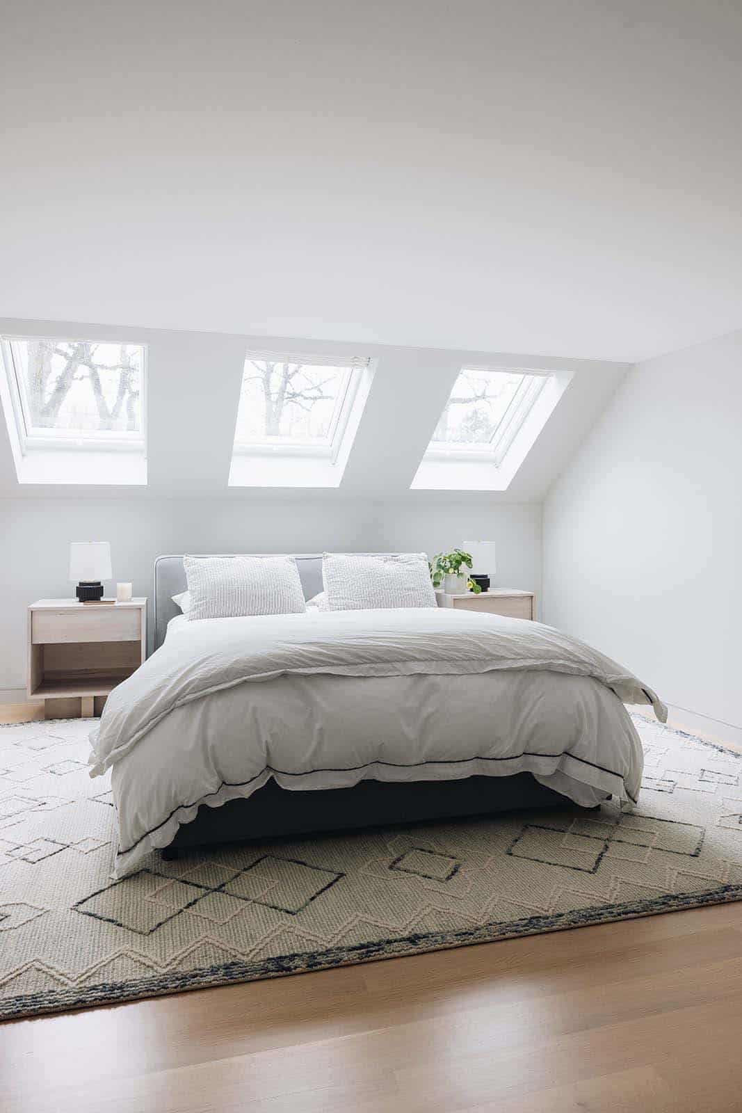 modern-bedroom-with-skylight