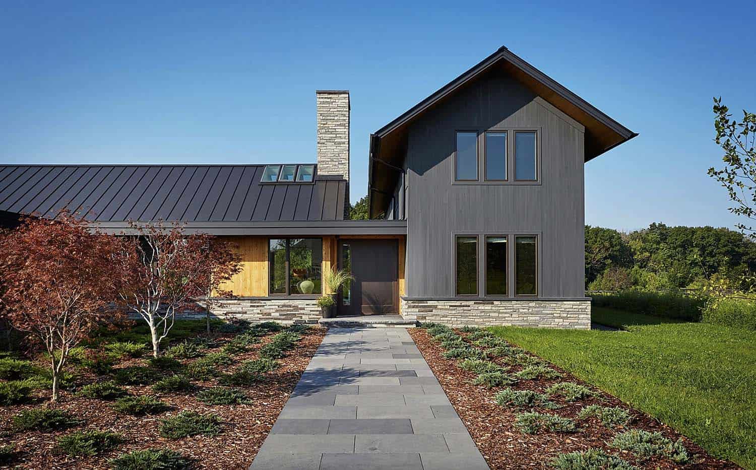 modern-farmhouse-style-vacation-home-exterior
