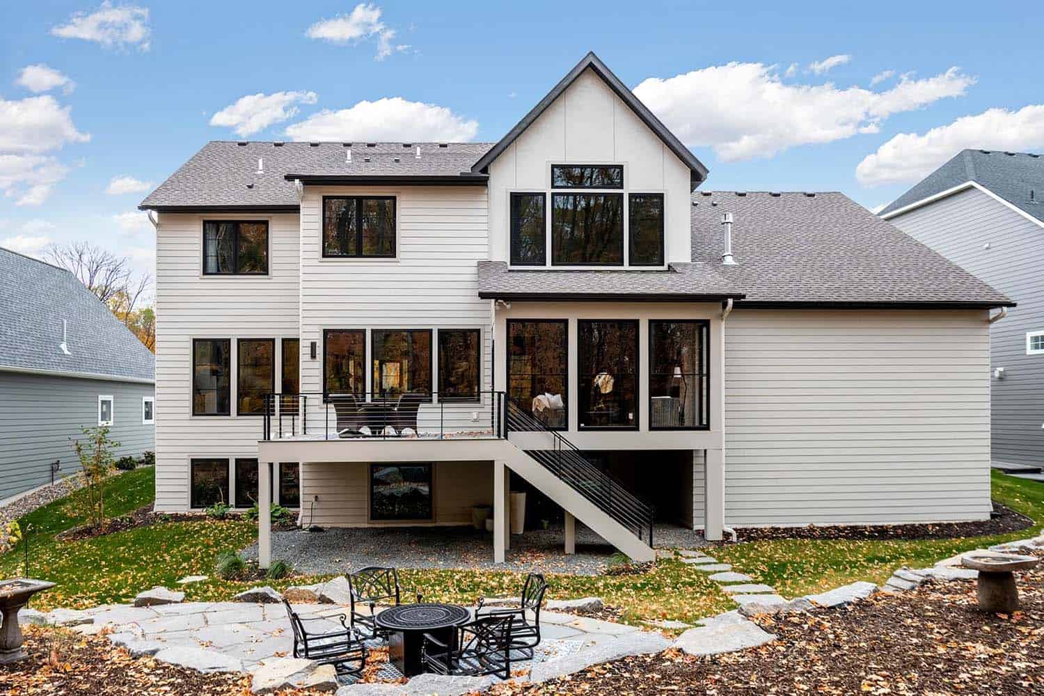 modern-house-exterior-backyard