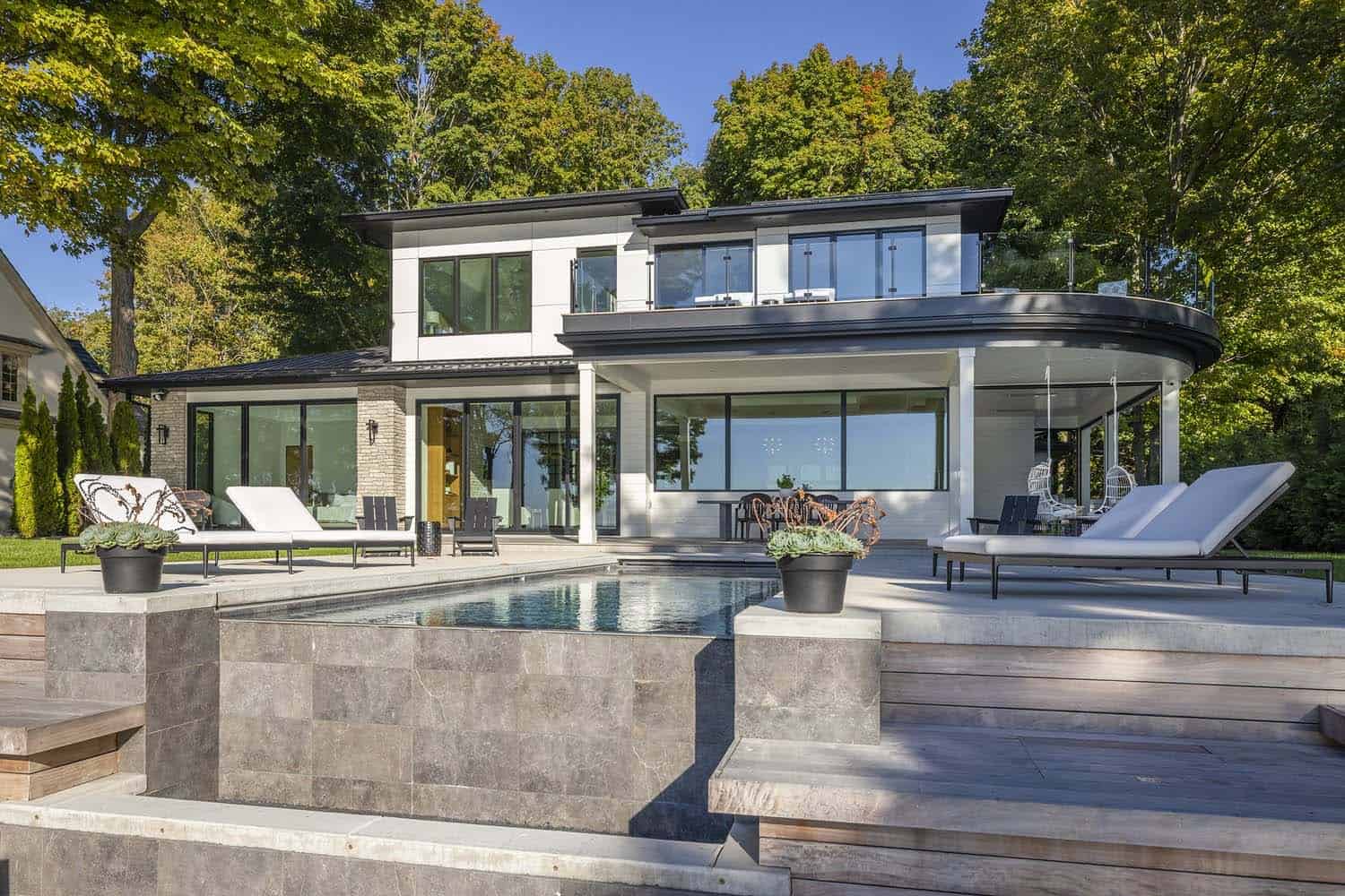 modern-lake-house-backyard-pool