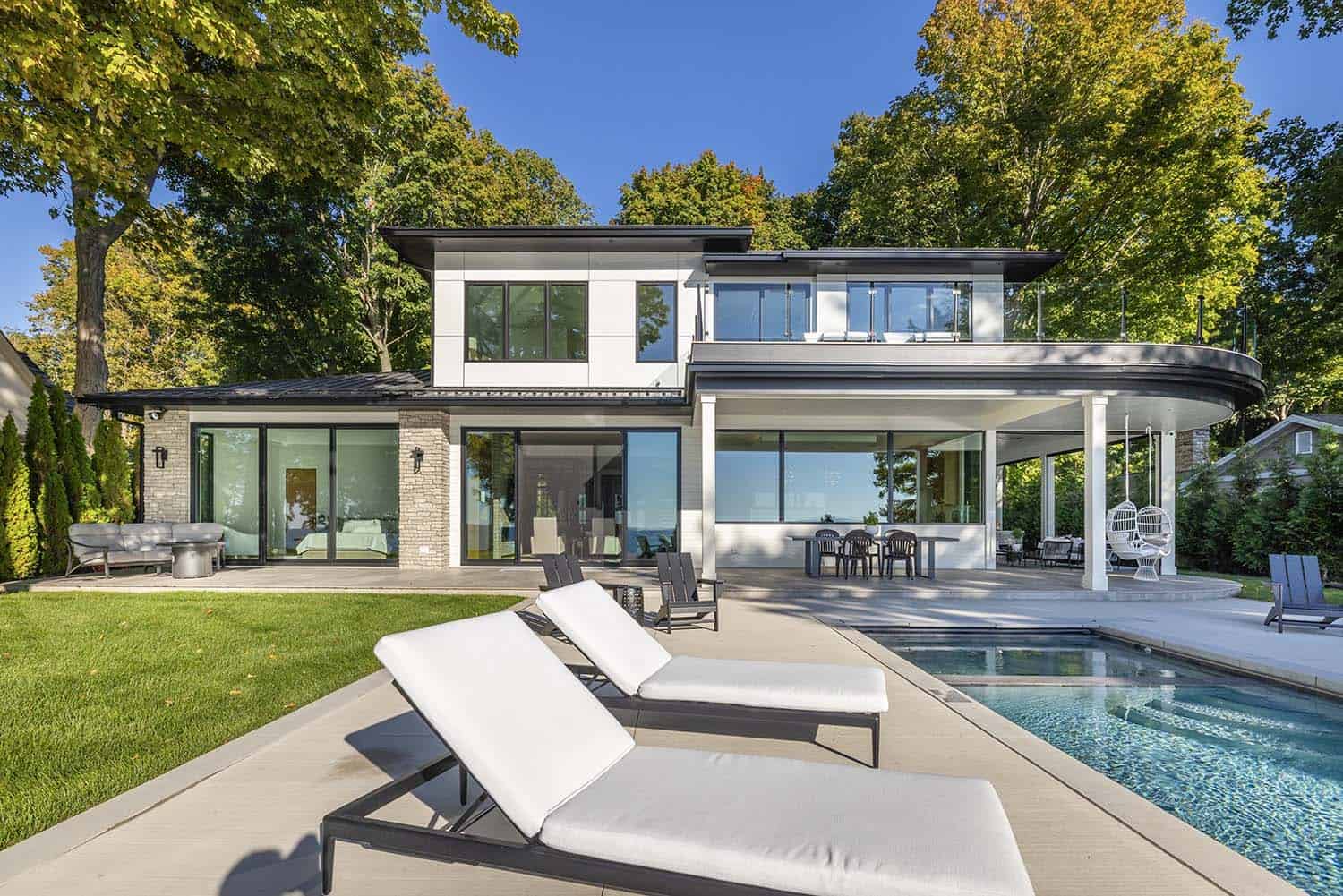 modern-lake-house-backyard-pool-with-lounge-chairs