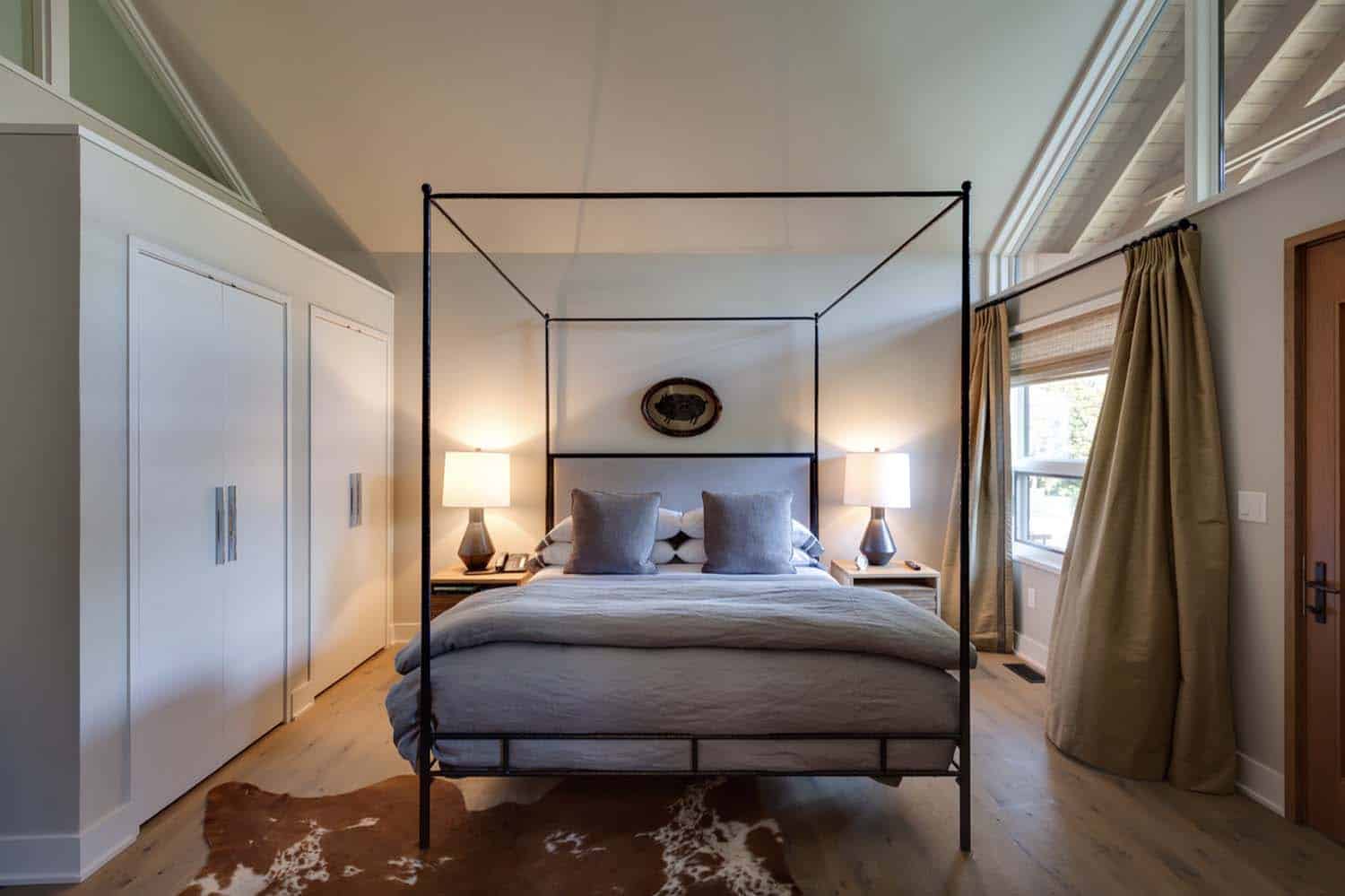 lakeside-resort-home-modern-bedroom