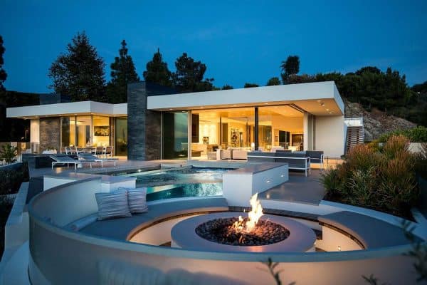 featured posts image for Explore this amazing modern house with custom details in Beverly Hills
