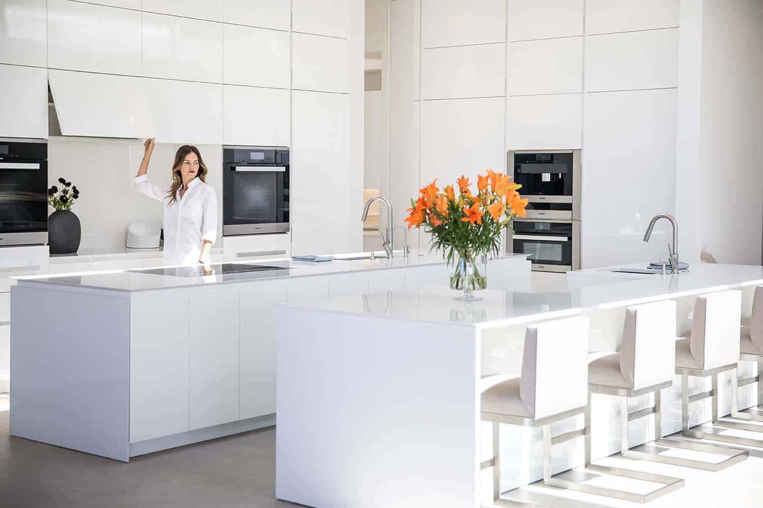 modern-kitchen-with-white-laminated-cabinets