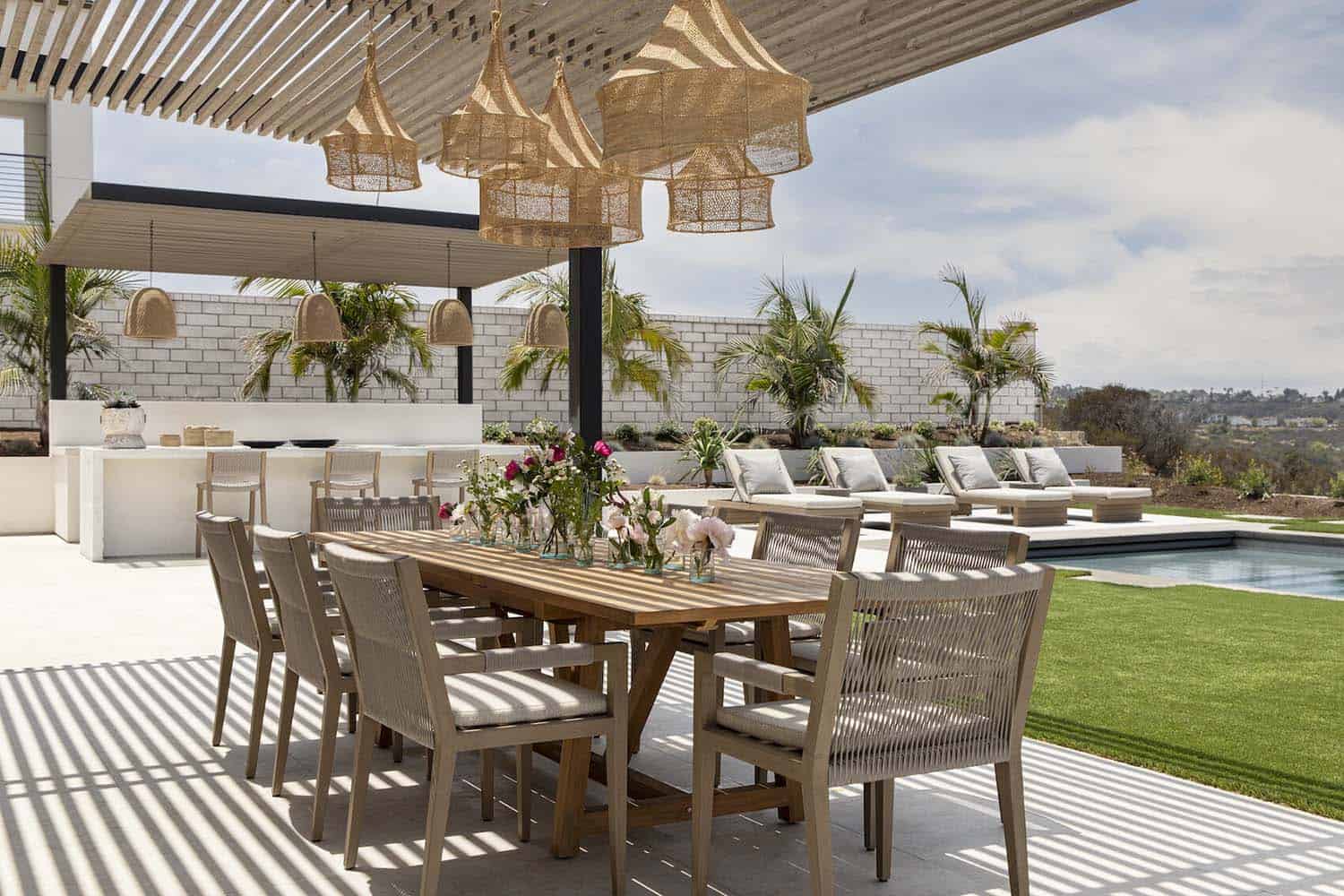 modern-mediterranean-style-outdoor-patio-alfresco-dining