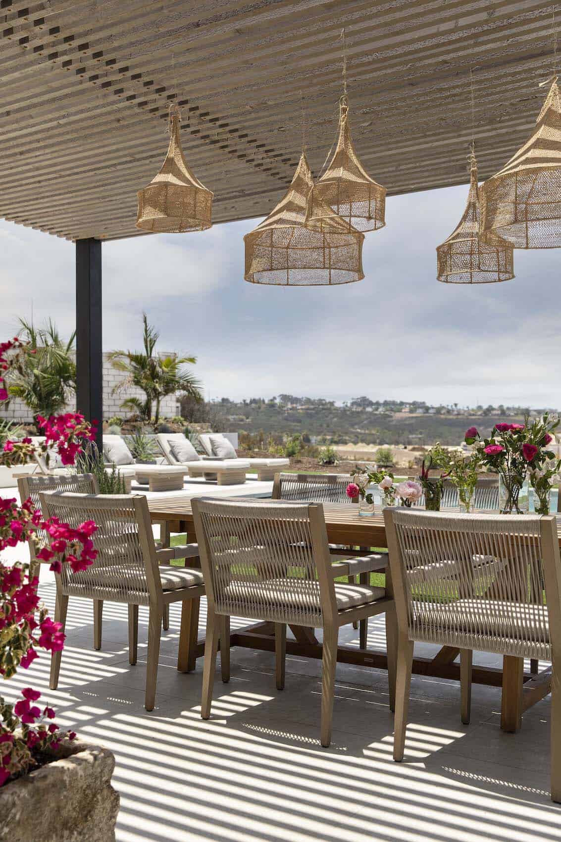 modern-mediterranean-style-outdoor-patio-alfresco-dining