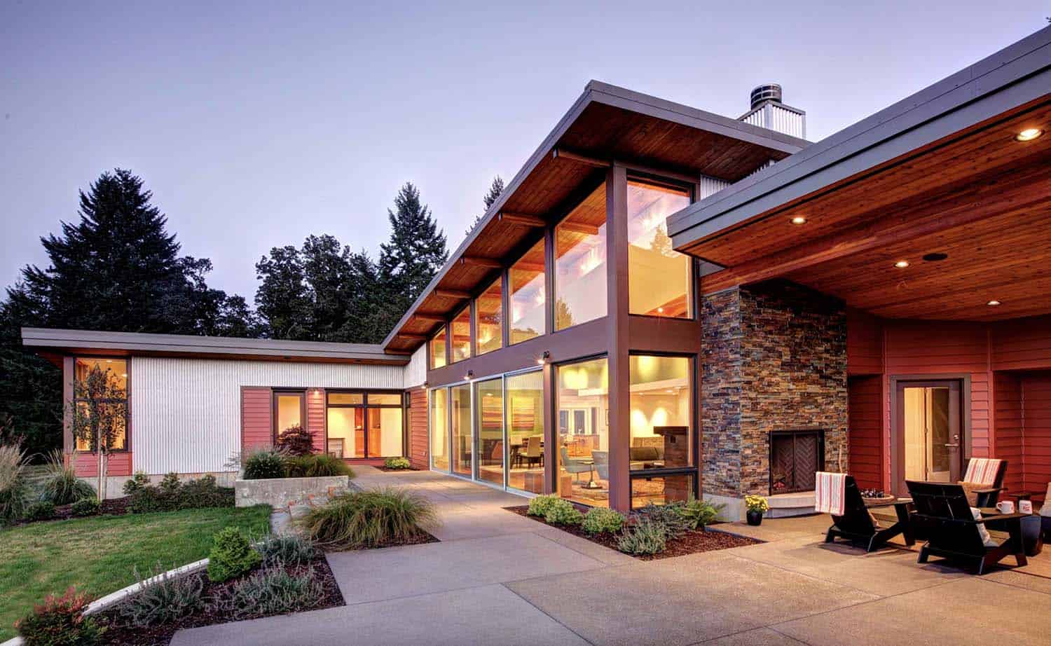 modern-ranch-house-patio-at-dusk
