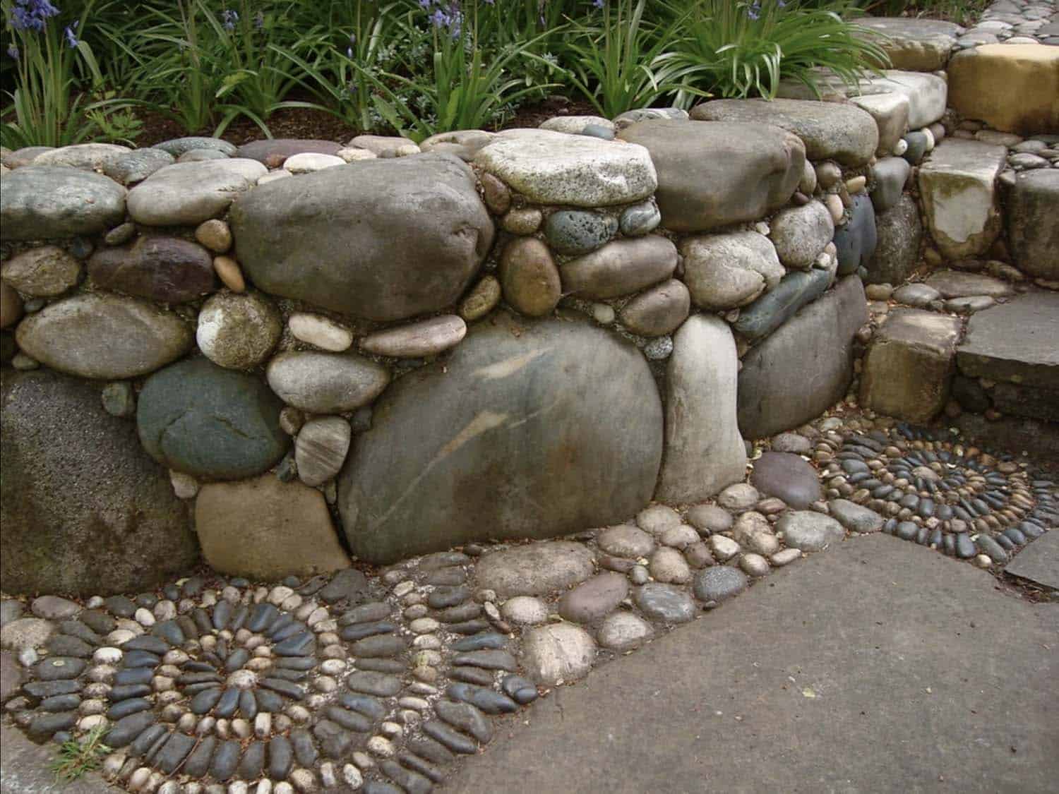 river-rock-retaining-wall-with-spirals