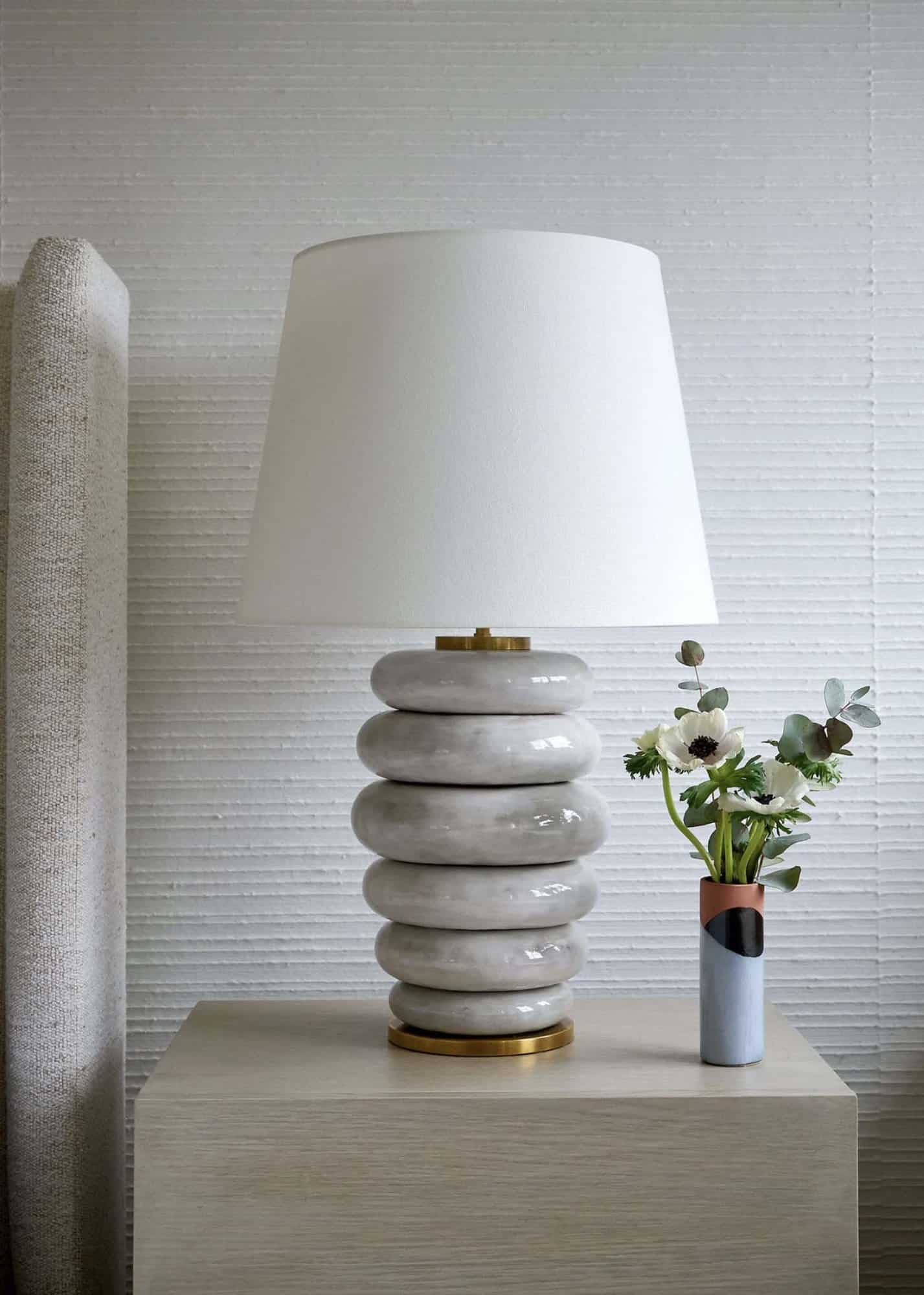 modern-bedroom-table-lamp