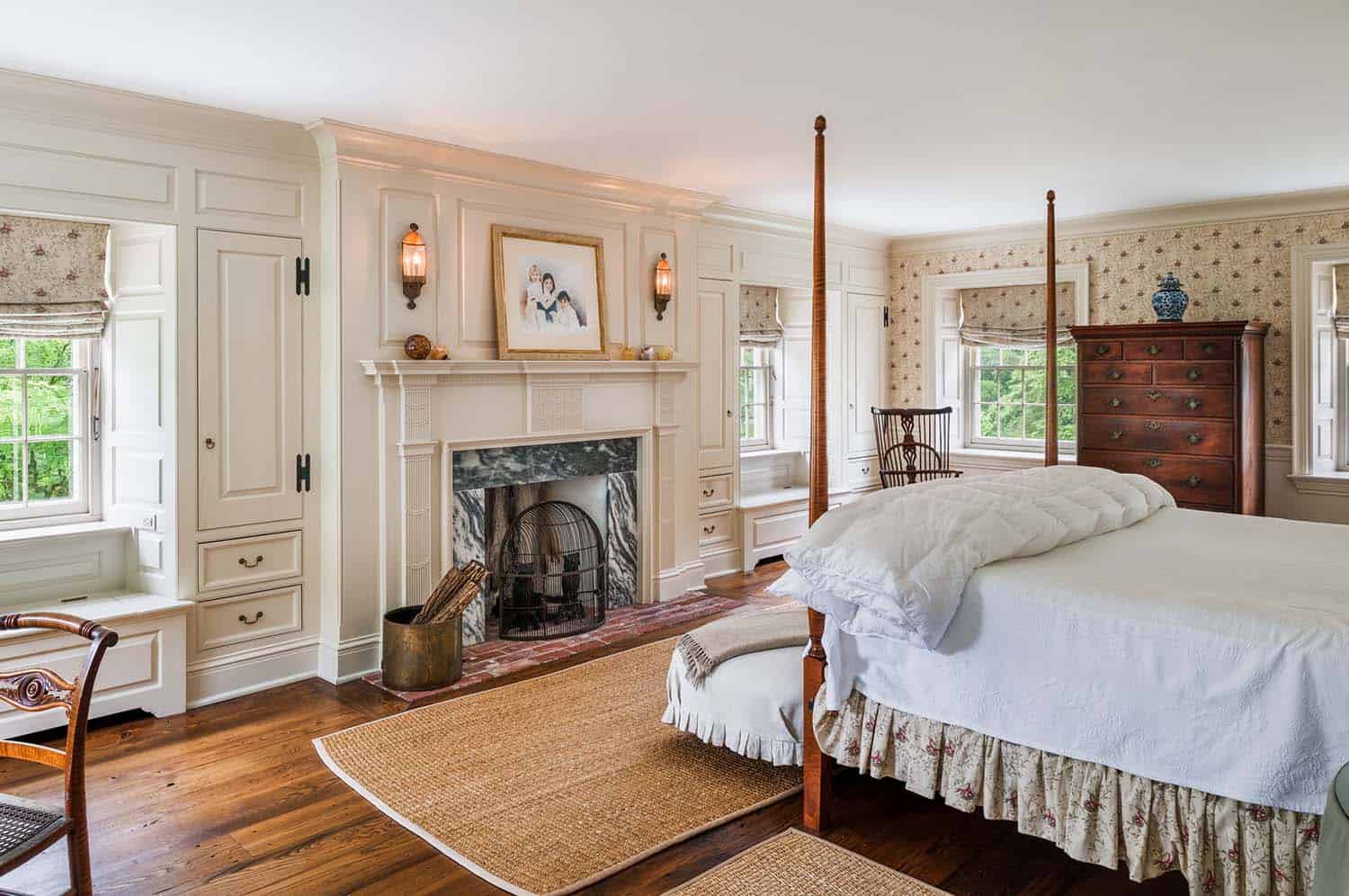 traditional-farmhouse-bedroom-with-a-fireplace