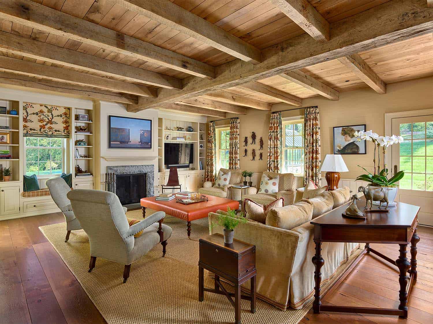 traditional-style-family-room