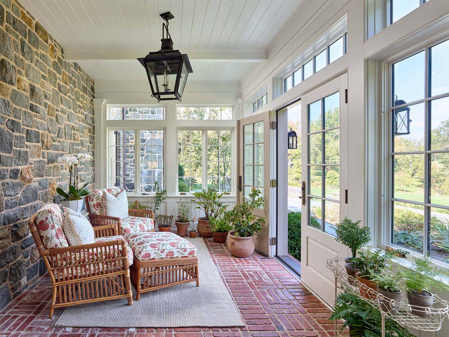 traditional-style-sunroom