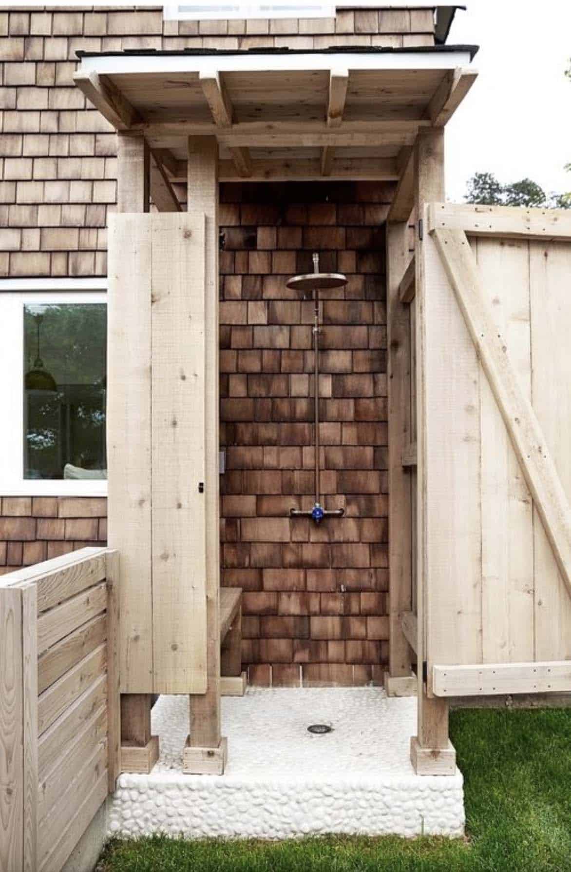 beach-style-home-outdoor-shower