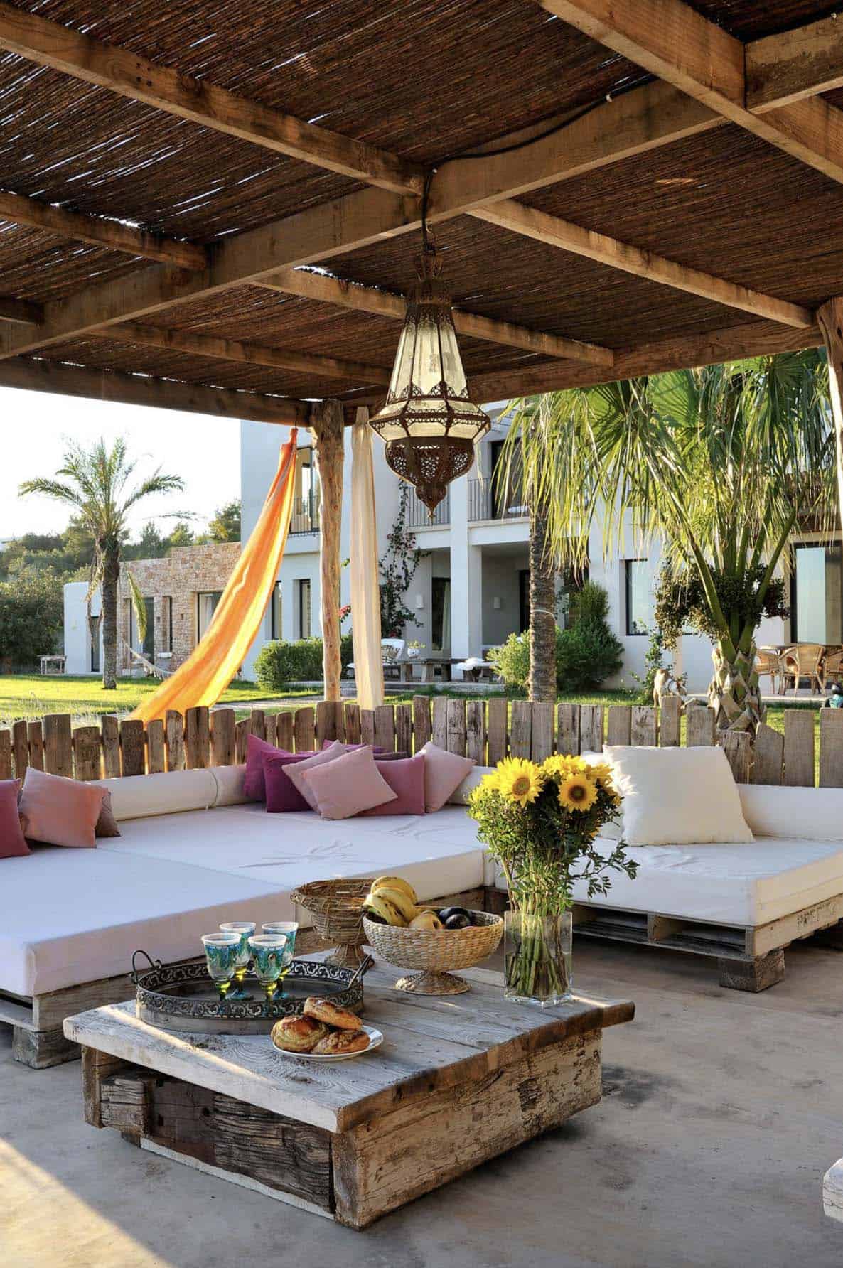 shipping-palette-outdoor-furniture-under-a-pergola