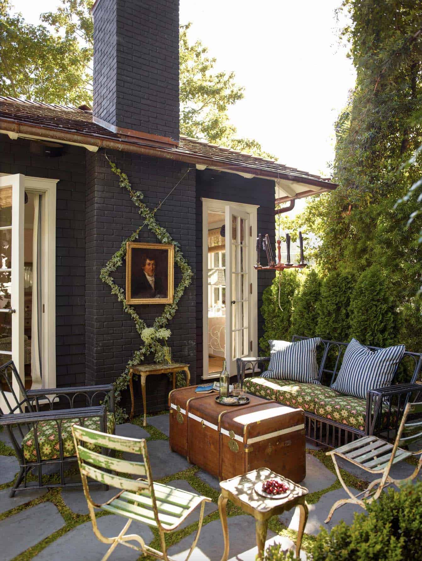 small-backyard-patio-with-artwork