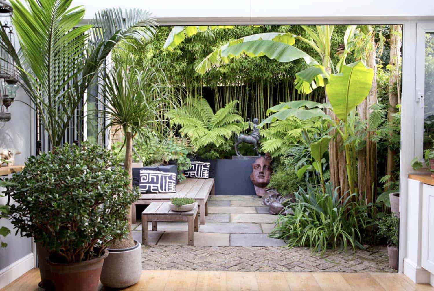 urban-tropical-small-backyard-patio