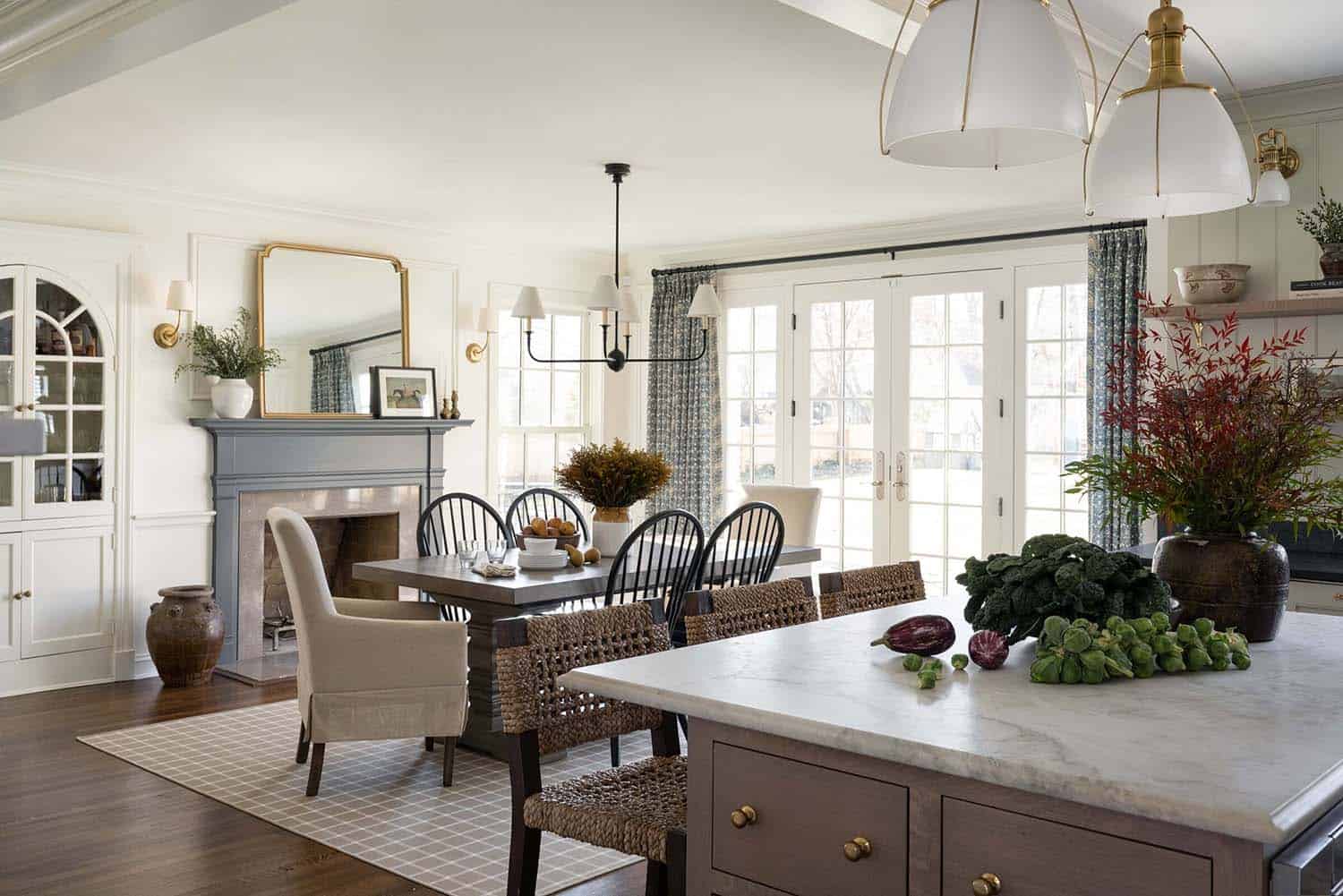 transitional kitchen with a view to the dining room