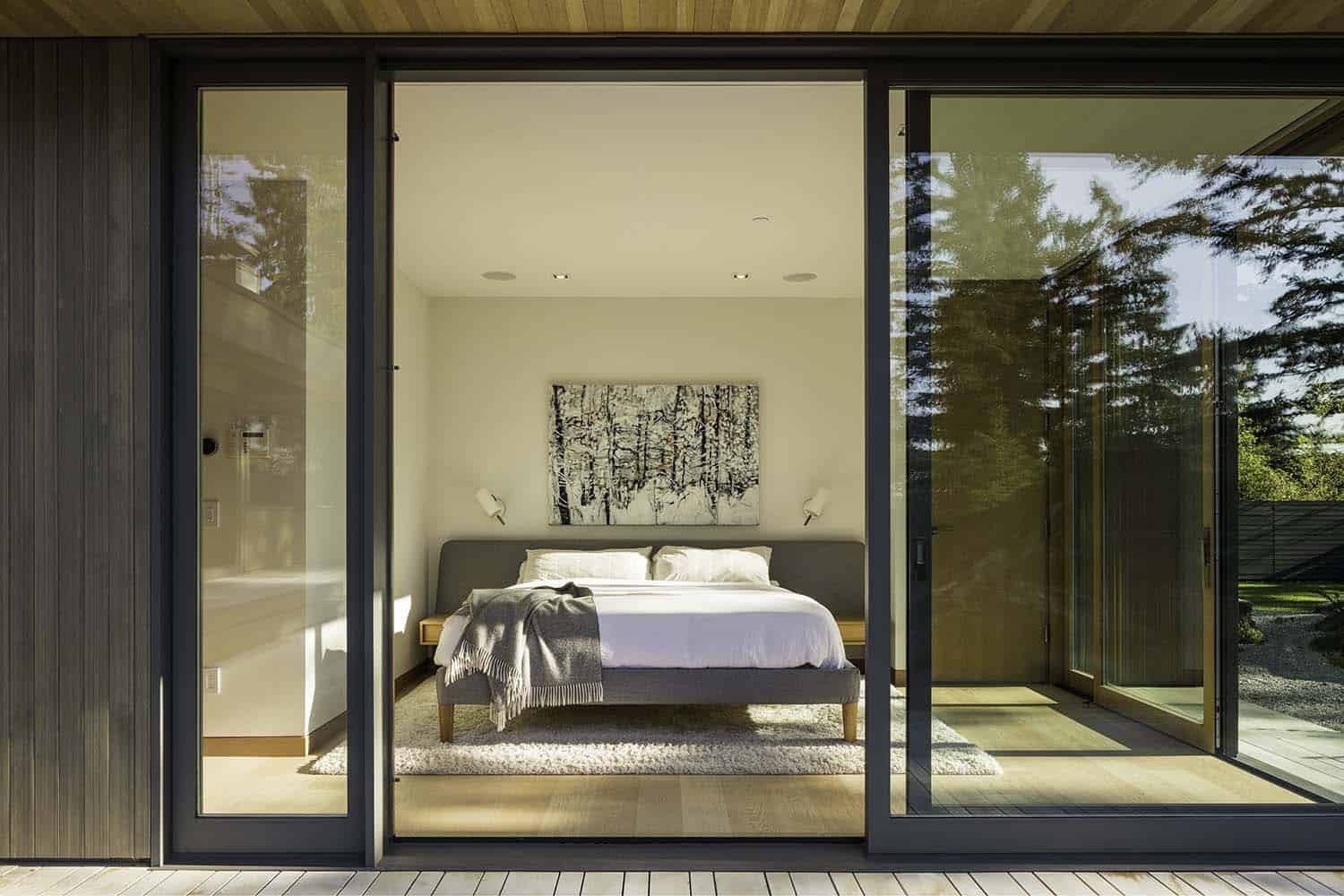 coastal-modern-home-exterior-bedroom-view