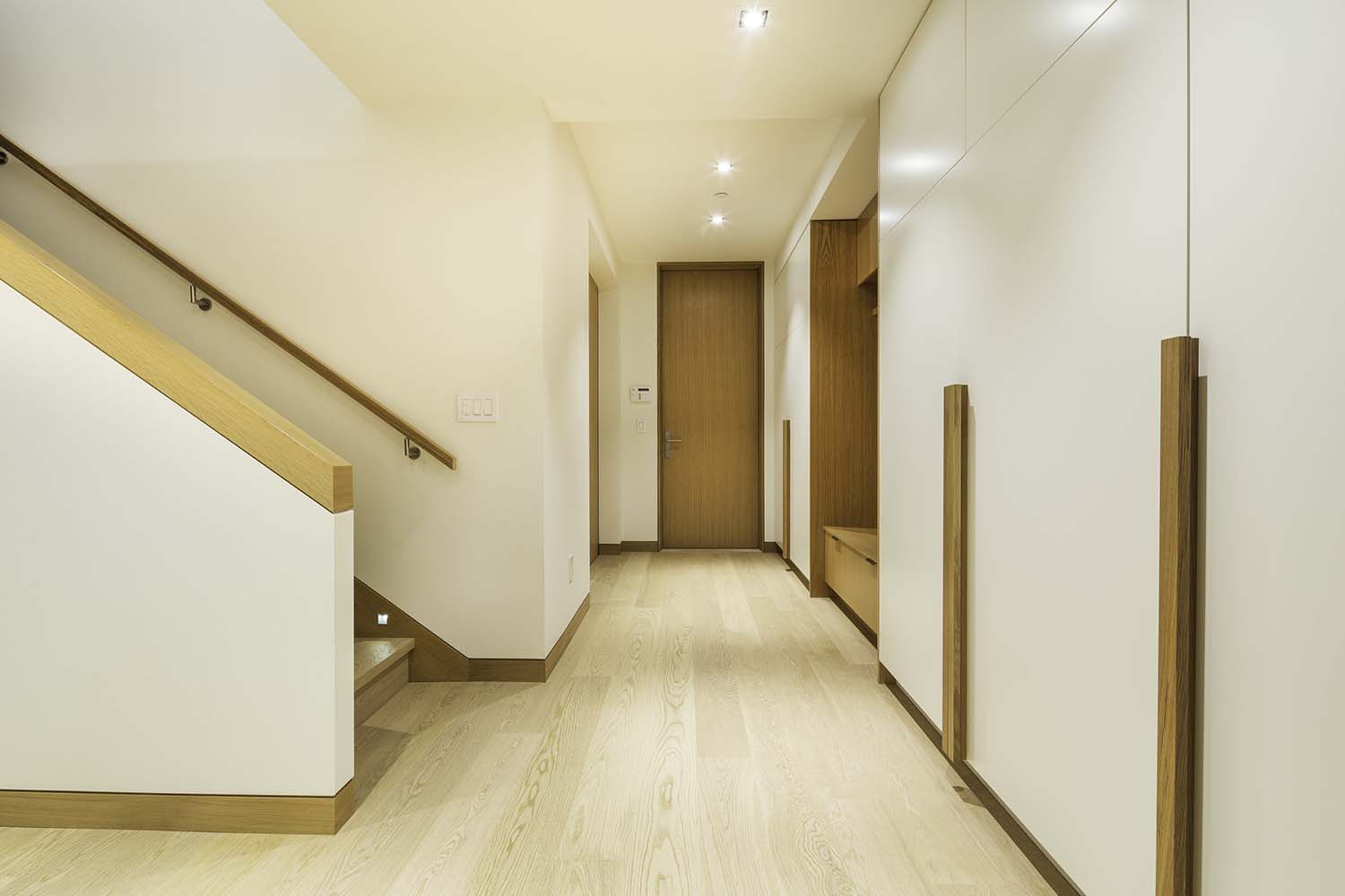 coastal-modern-hallway-towards-the-staircase
