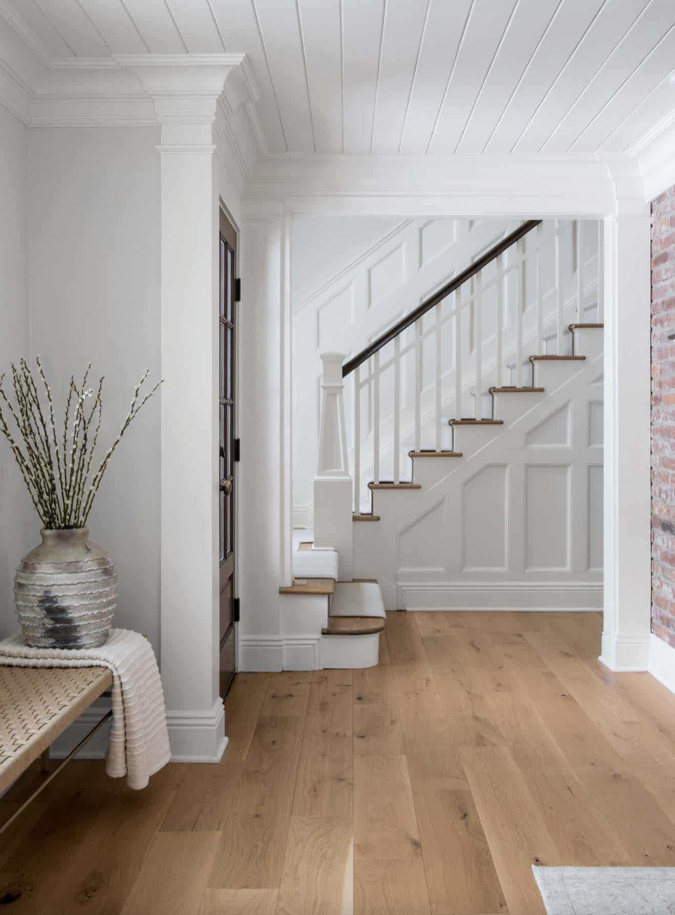 craftsman-style-house-hallway