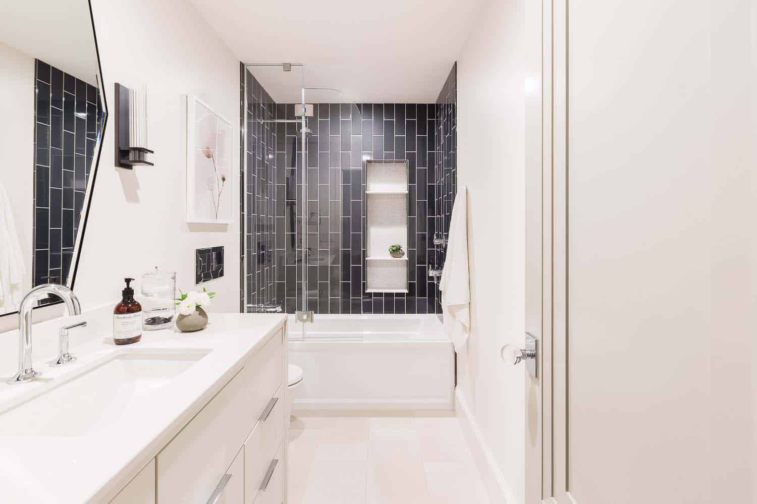 transitional style bathroom with a bathtub shower combo