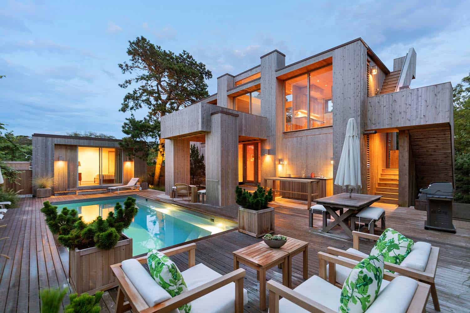 modern-coastal-home-exterior-with-a-pool-at-dusk