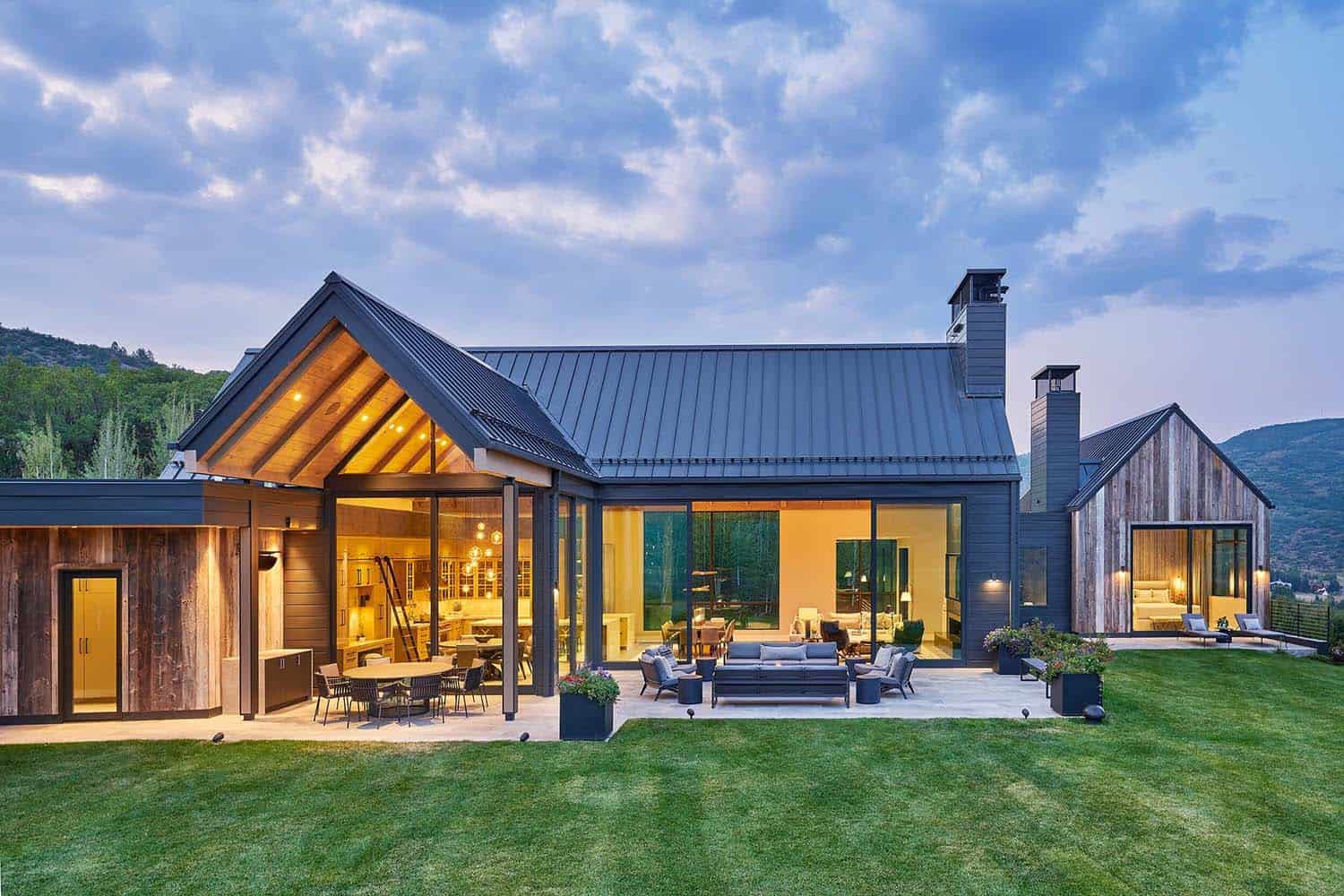 modern-farmhouse-home-exterior-backyard-at-dusk