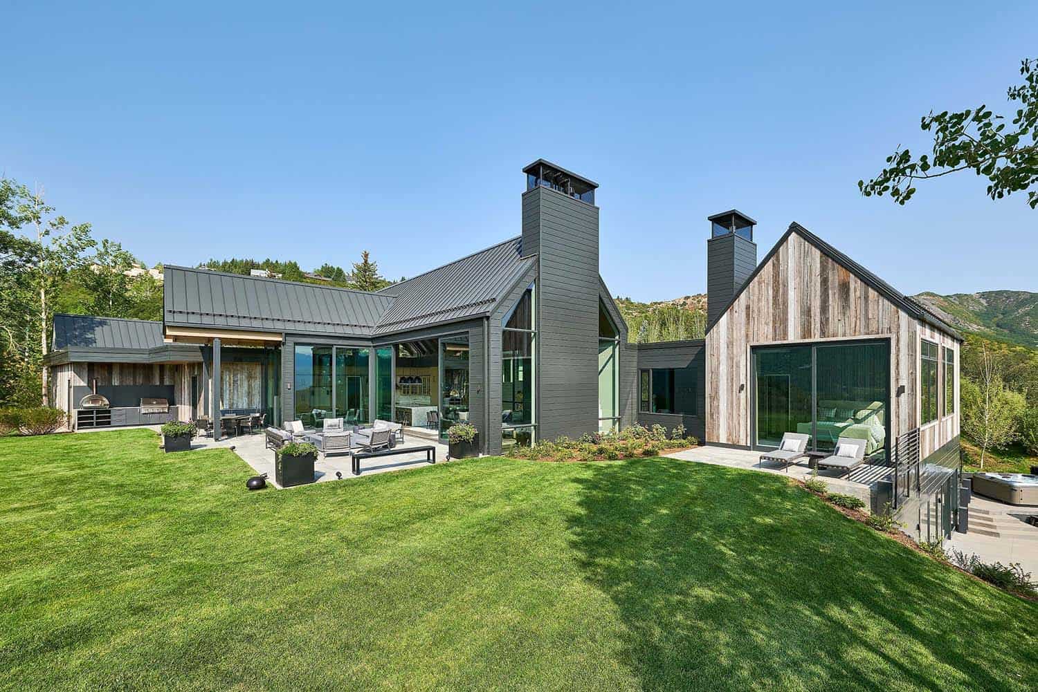modern-farmhouse-home-exterior-backyard