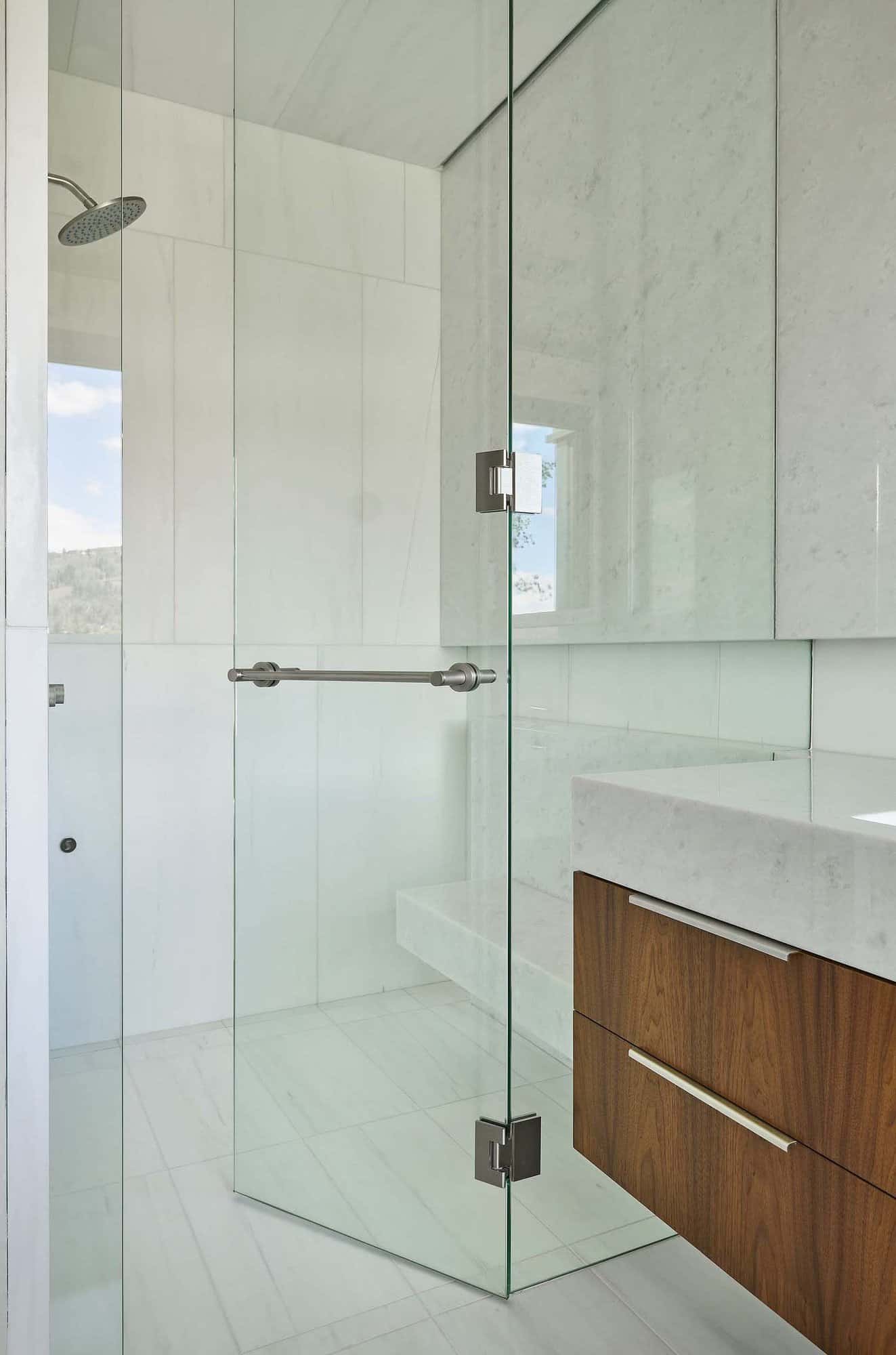 modern-bathroom-with-a-glass-shower