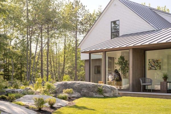 featured posts image for A modern sustainable house tucked in the woods of Kennebunkport, Maine