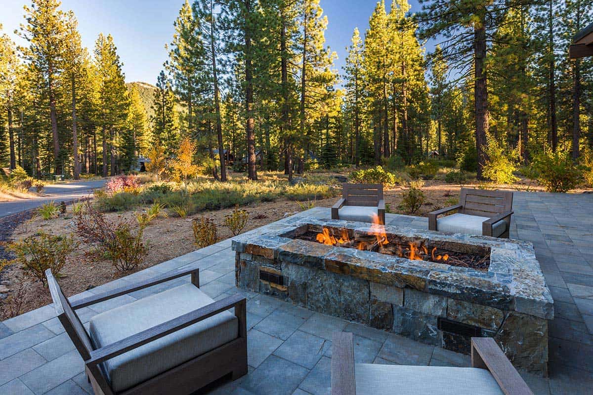 mountain contemporary patio with a fire pit and outdoor furniture