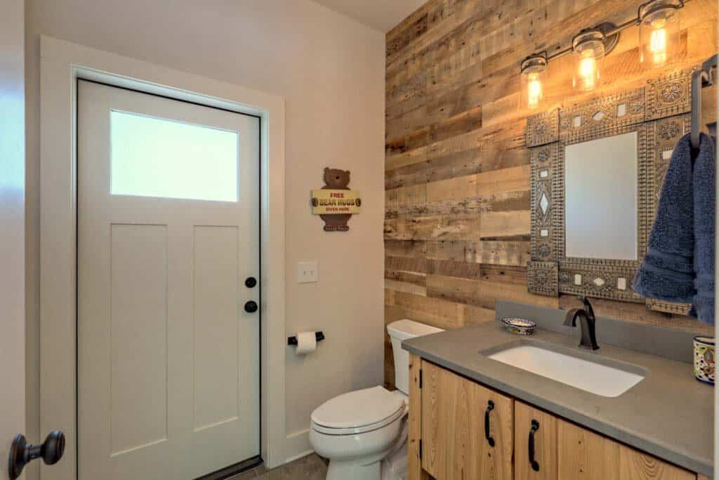 modern-farmhouse-bathroom