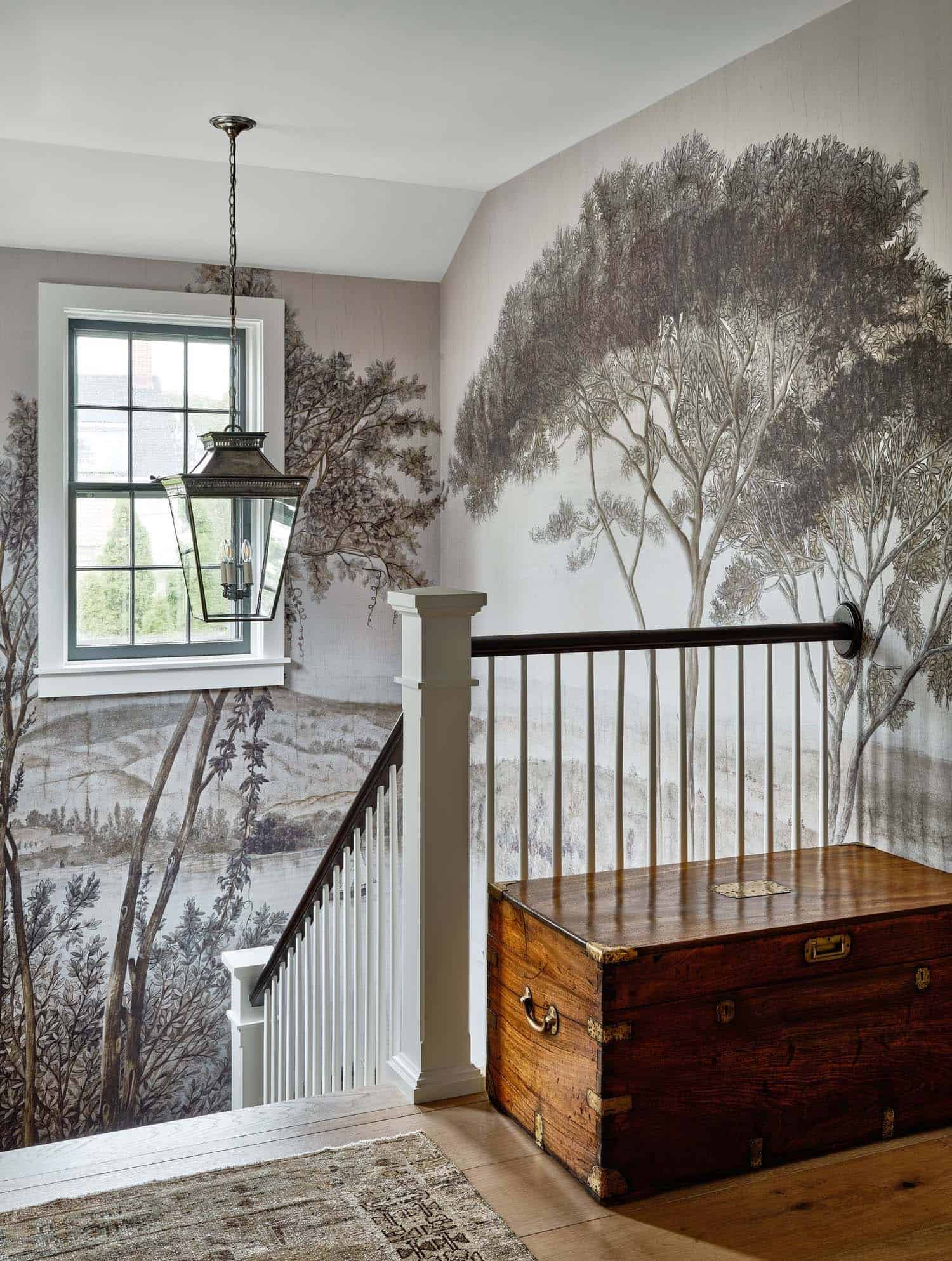 beach-style-staircase-with-a-wall-mural