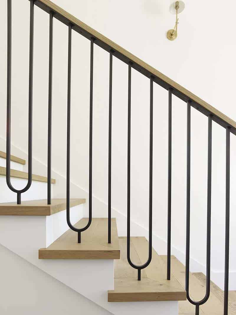 contemporary-staircase-metal-railing-detail