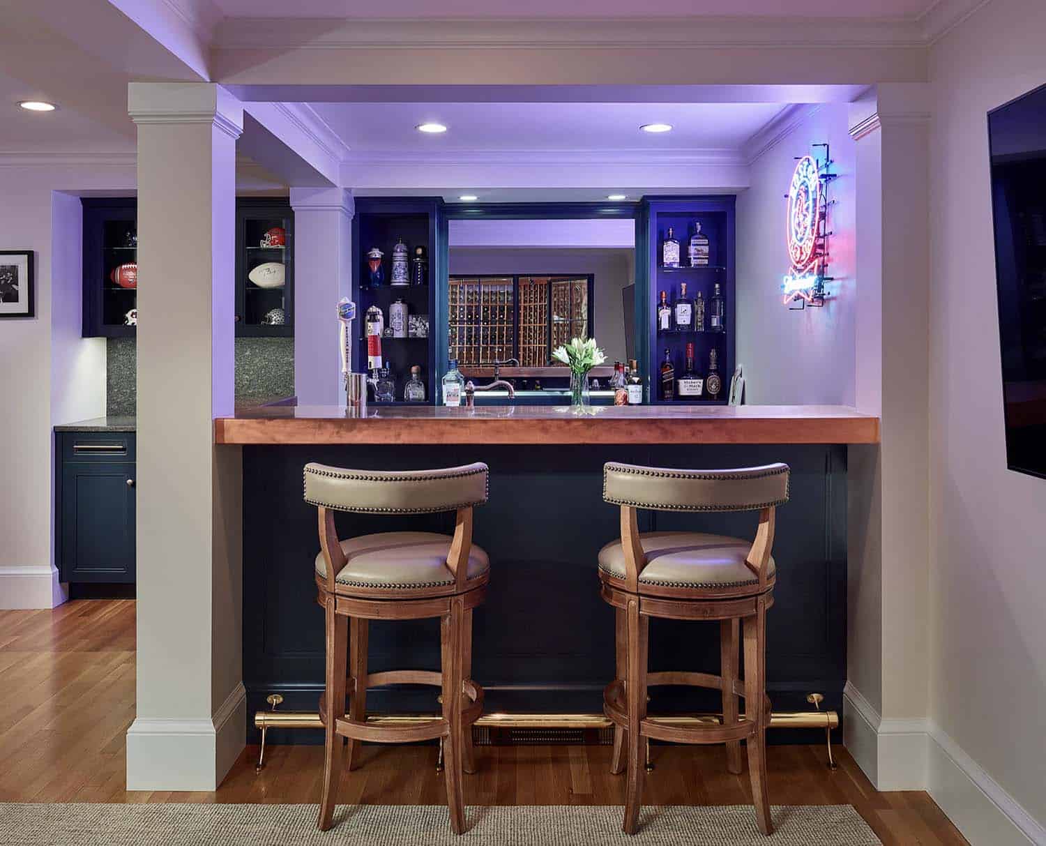 traditional-home-bar