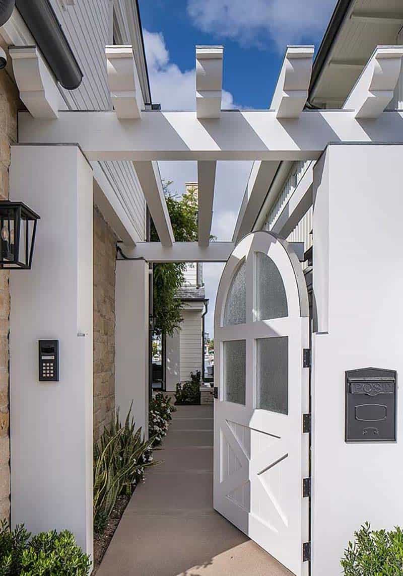 traditional home courtyard entry