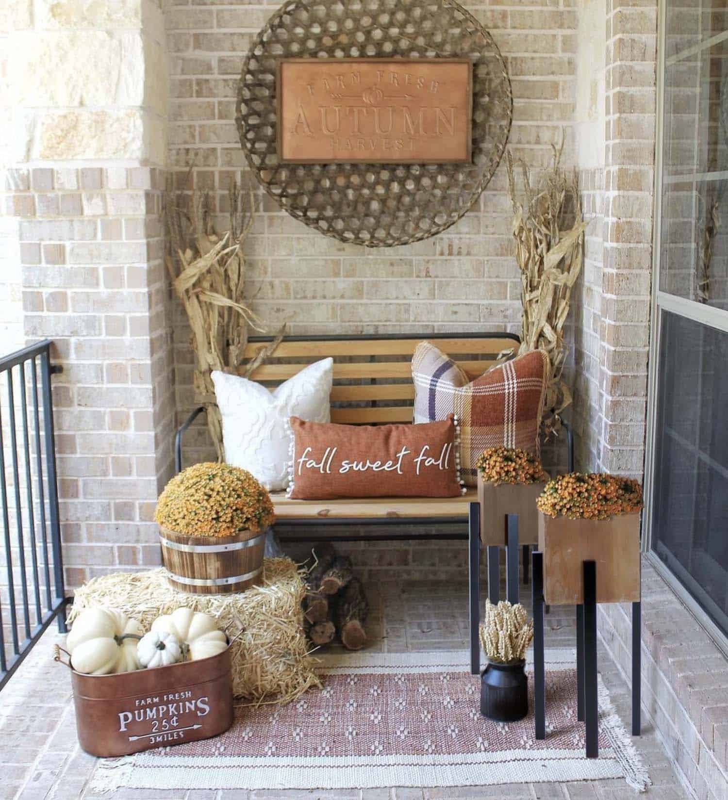 fall front porch decorating