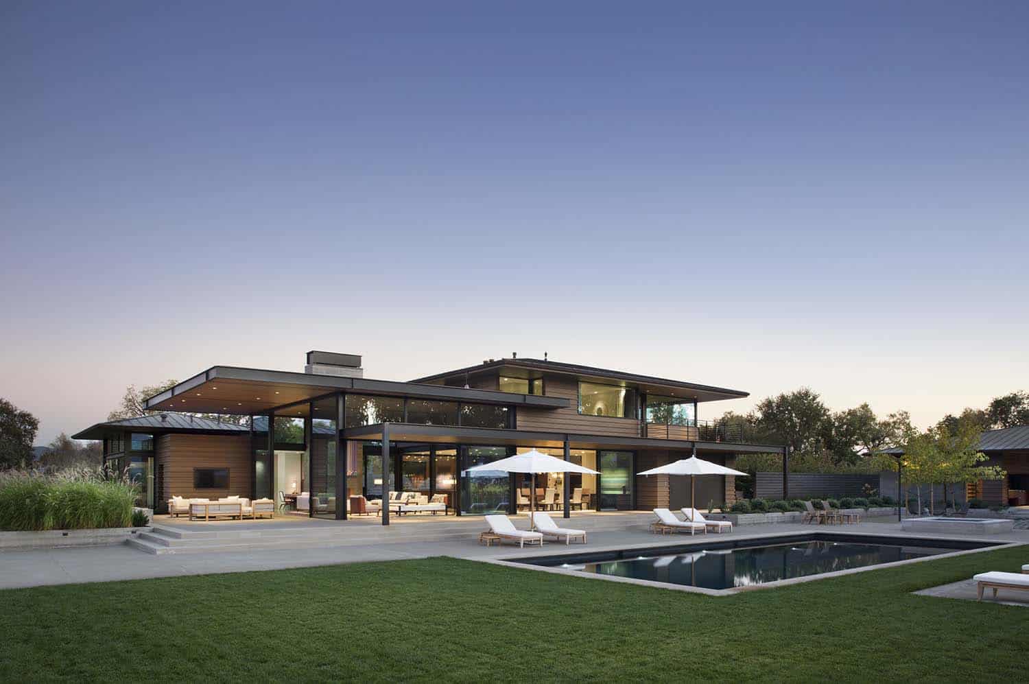 contemporary home exterior and swimming pool