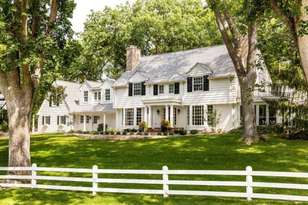 featured posts image for A colonial style home in Minnesota gets a beautifully inspiring facelift