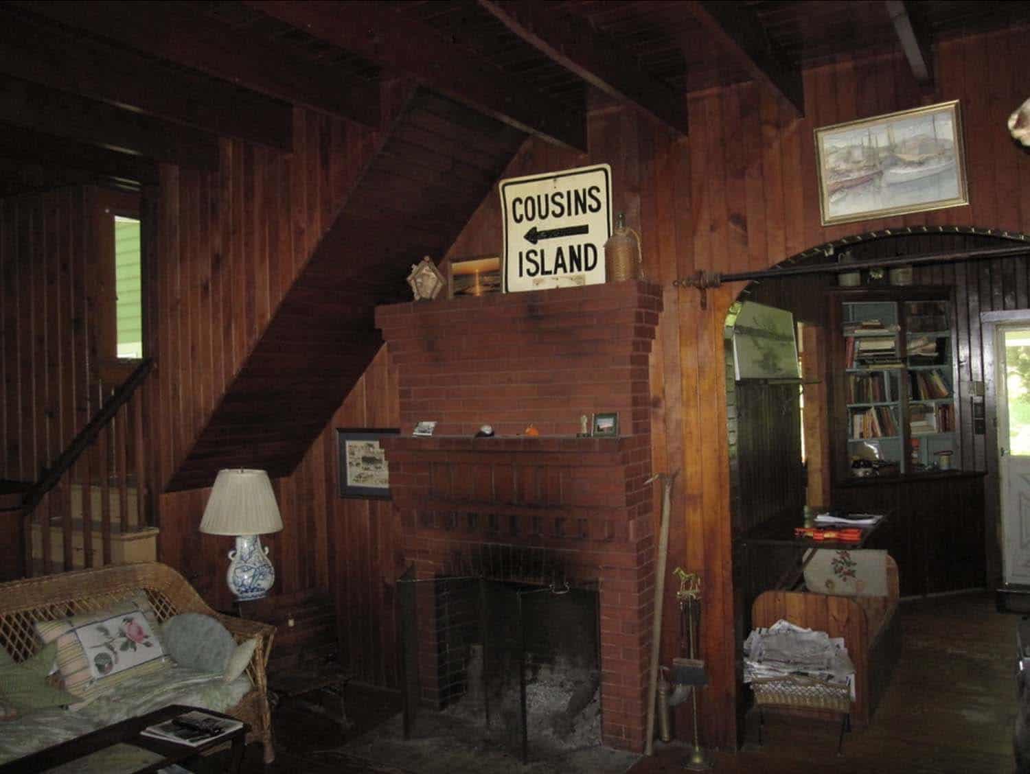 historic cottage living room before the renovation