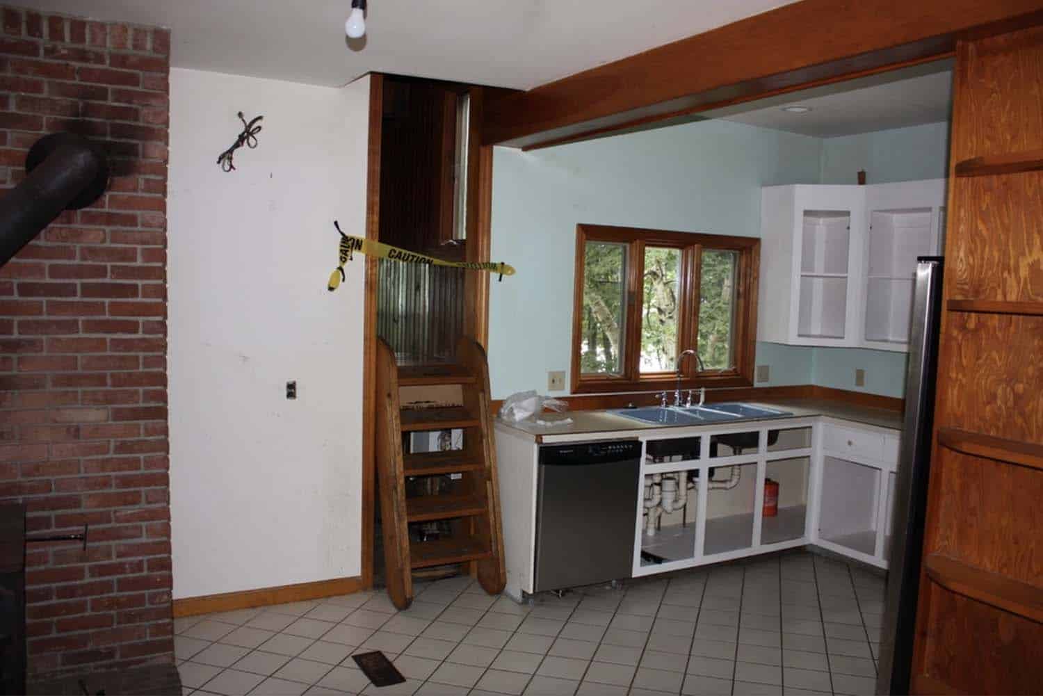 historic cottage kitchen before the renovation